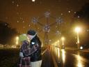 Kisses in the snow at the Atomium